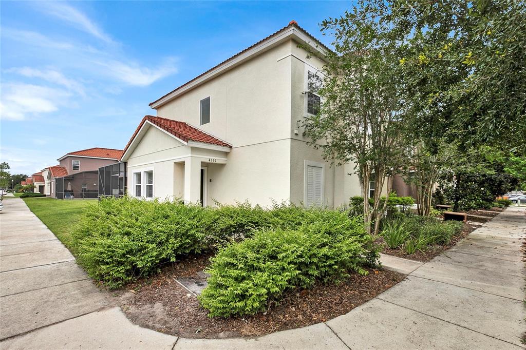 a view of front of house with a yard