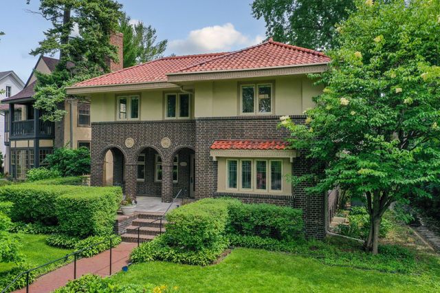 $1,250,000 | 2211 Kenwood Parkway | Kenwood