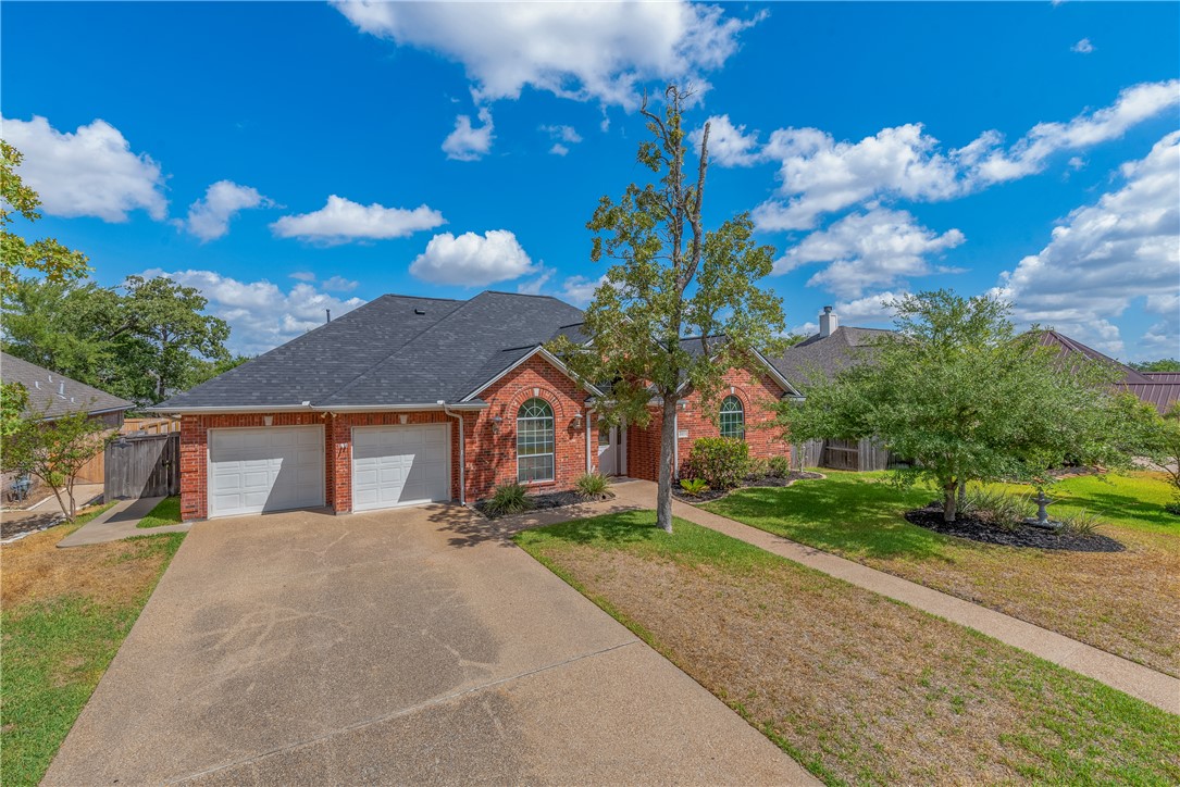 View of front of house featuring a garage and a fr