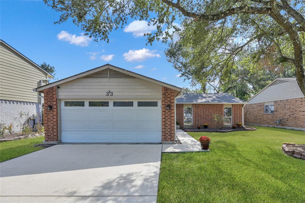 Welcome home to 33 Lyrebird Dr. located on Cul-de-sac street in the Woodlands Village of Grogan's Mill, and zoned to the exemplary Conroe ISD!