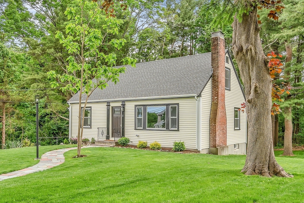 a view of a house with a backyard