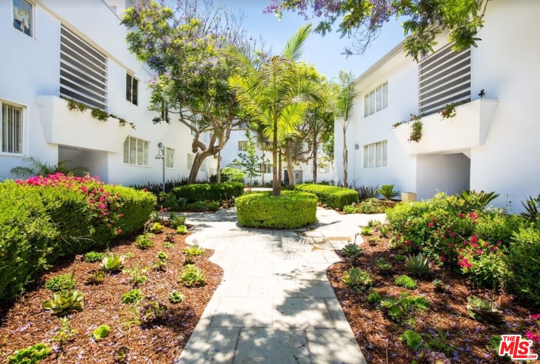 a view of a back yard of the house