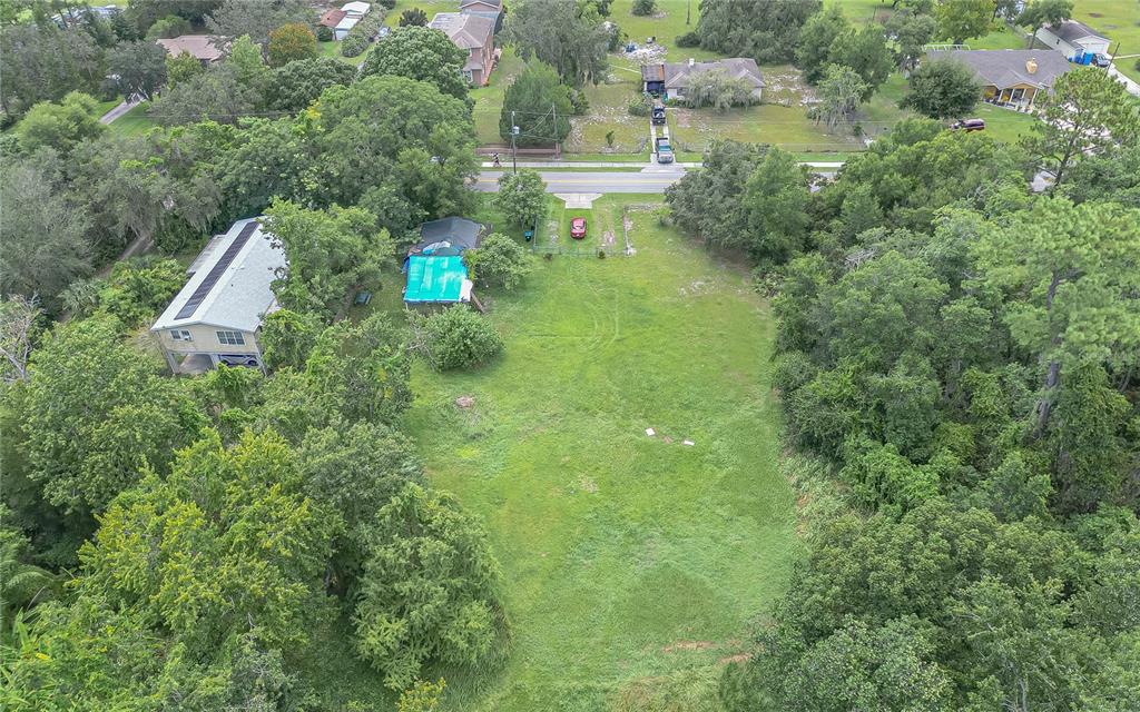 a view of a back yard