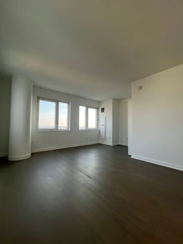 $3,537 | 29-22 Northern Boulevard, Unit 2906 | Long Island City