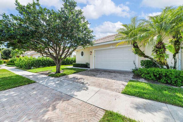 $1,790,000 | 2921 Twin Oaks Way | Palm Beach Polo and Country Club