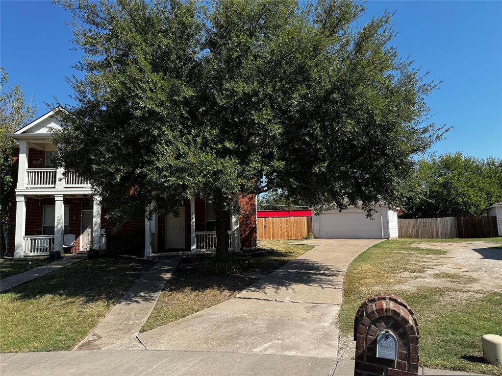 a view of a back yard of the house