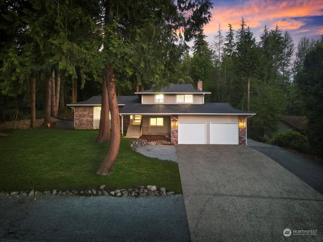 $699,950 | 2716 Iroquois Drive | Thunderbird