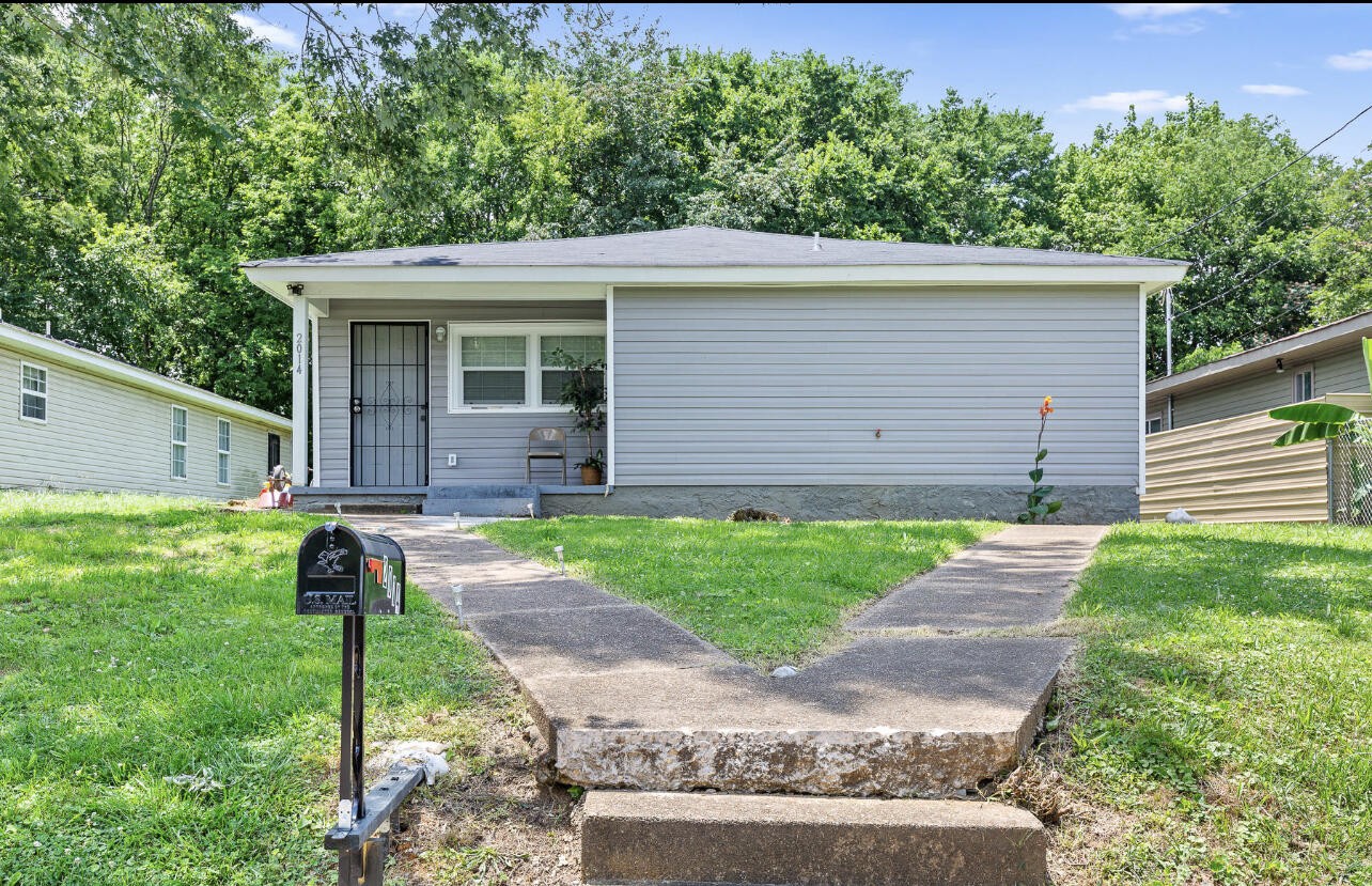 a view of a house with a yard