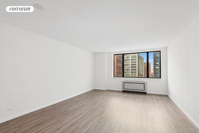 $4,500 | 30 West 61st Street, Unit 20E | Upper West Side