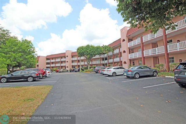 $220,000 | 9561 Sunrise Lakes Boulevard, Unit 207 | Sunrise Lakes