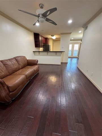 $1,900 | 402 Postoffice Street, Unit 207 | University of Texas Medical Branch