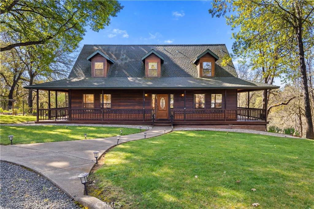 a view of a back yard of the house