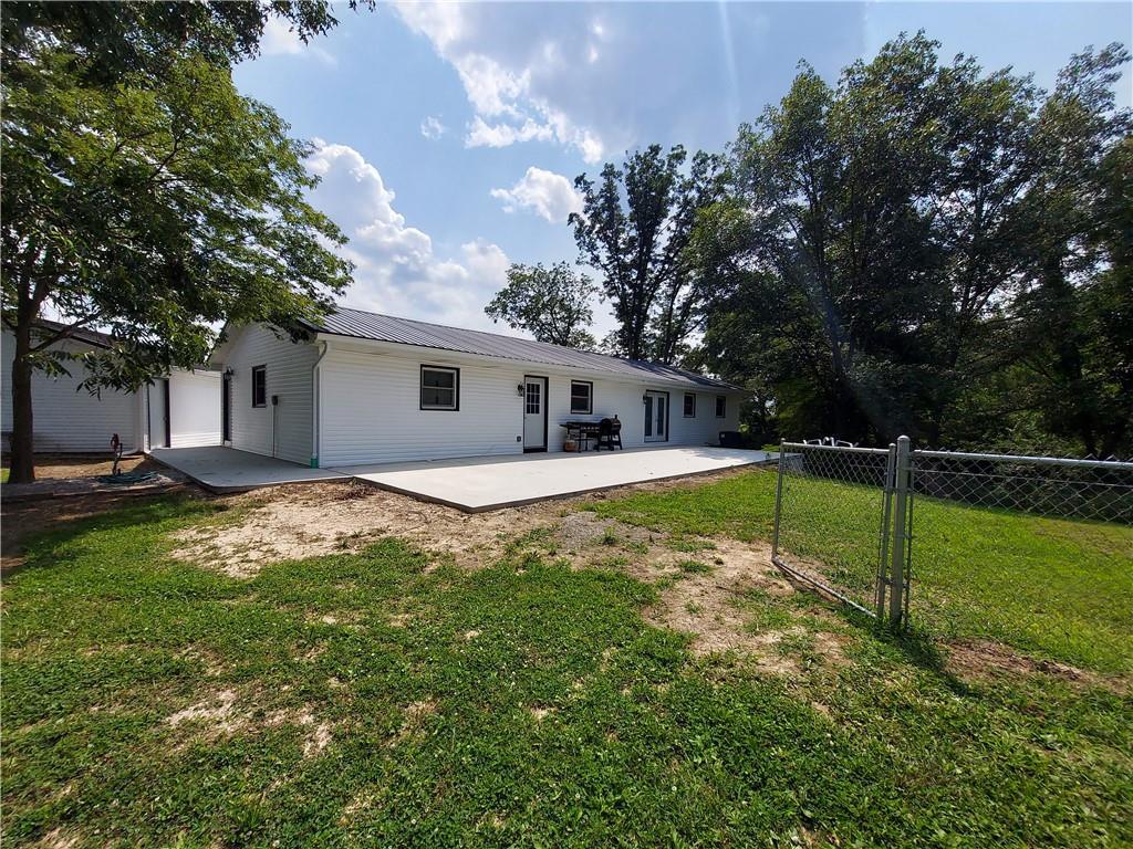 a view of house with backyard and tree