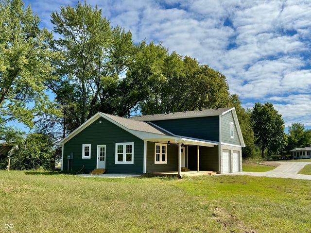 $399,500 | 1094 North Morgantown Road | White River Township - Johnson County