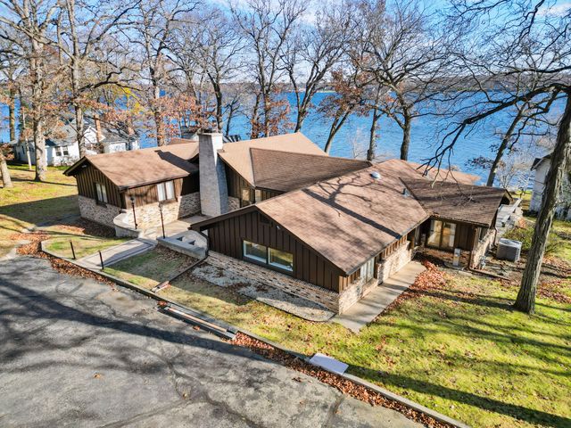 $2,875,000 | 2572 North Shore Drive | Delavan Lakefront