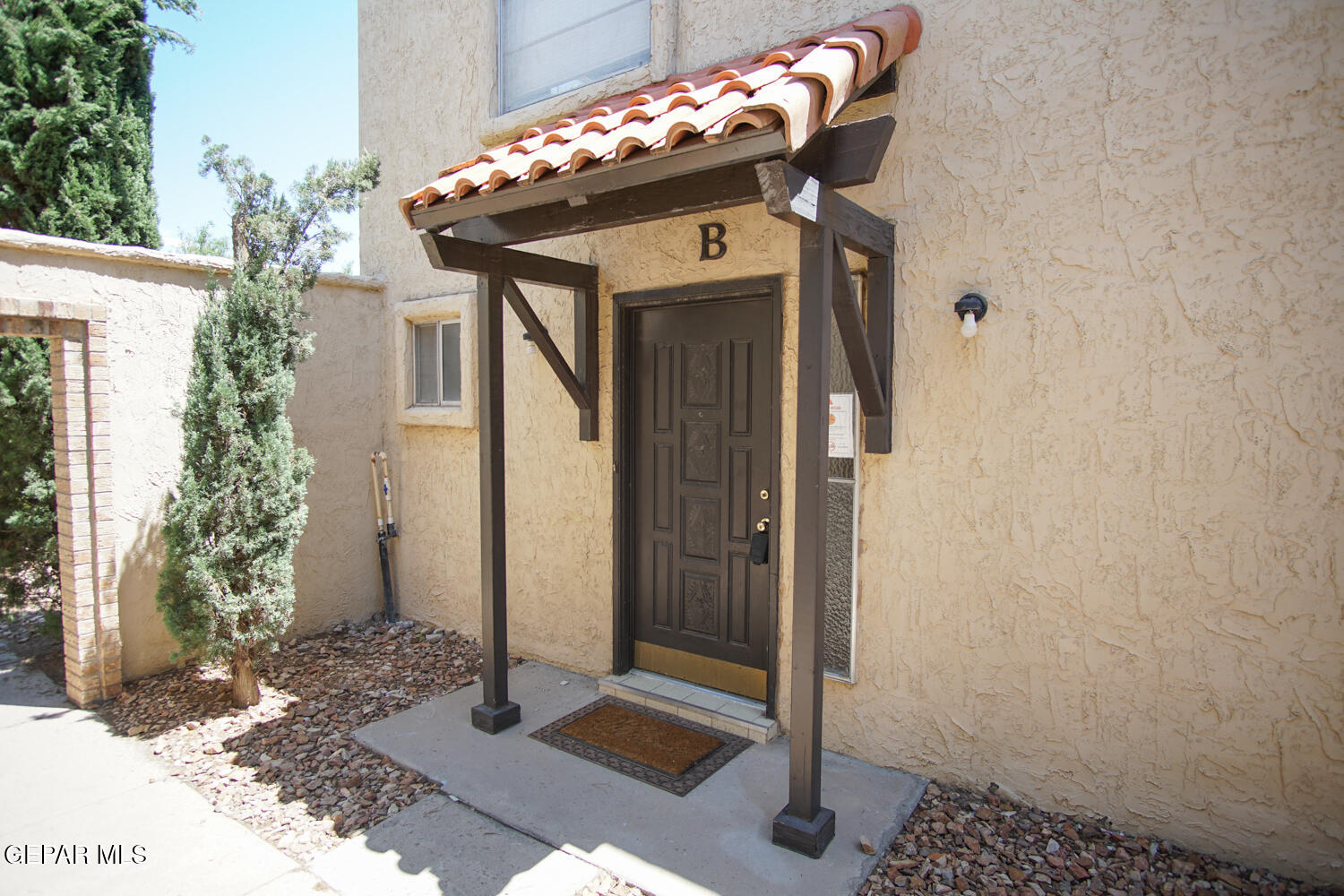 a view of a entryway of the house