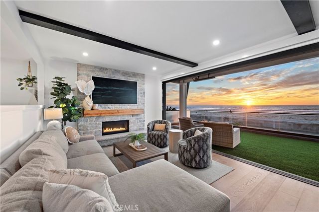 $7,450,000 | 3281 Ocean Front Walk | Mission Beach