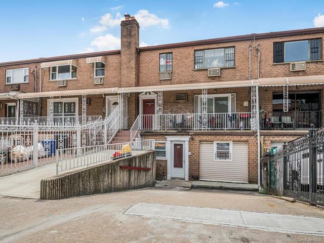 $1,099,500 | 379 Huntington Avenue | Throgs Neck