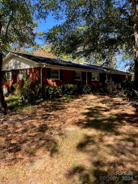 a view of house with yard