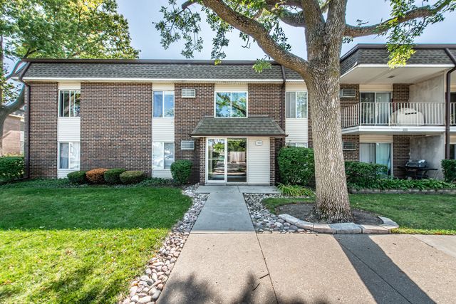 $189,900 | 1103 Miller Lane, Unit 201 | Buffalo Grove