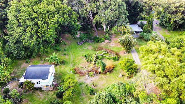 $1,450,000 | 585 Kaupakalua Road | Ulumalu