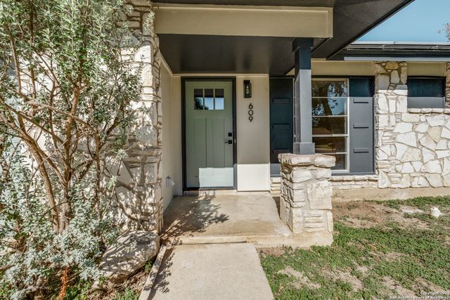 $279,900 | 609 Pecan Drive | Schertz