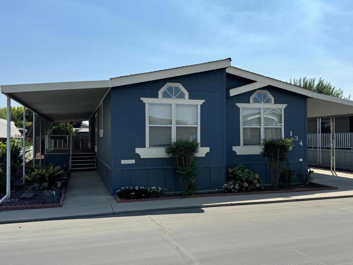 a front view of house with yard