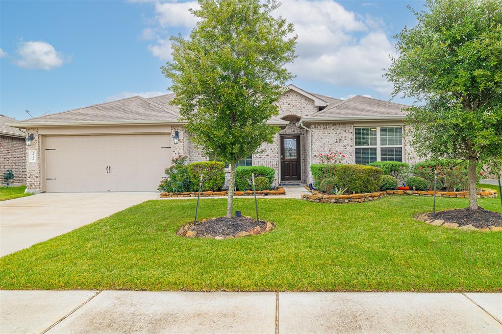 Gorgeous 4-bedroom, 3-bath, one-story home in Lakeview Retreat with NO back neighbors!