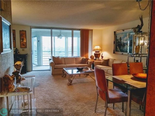 $265,000 | 555 Oaks Lane, Unit 405 | Palm Aire