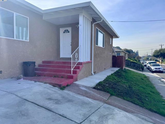 $2,850 | 1697 C Street | Upper B Street