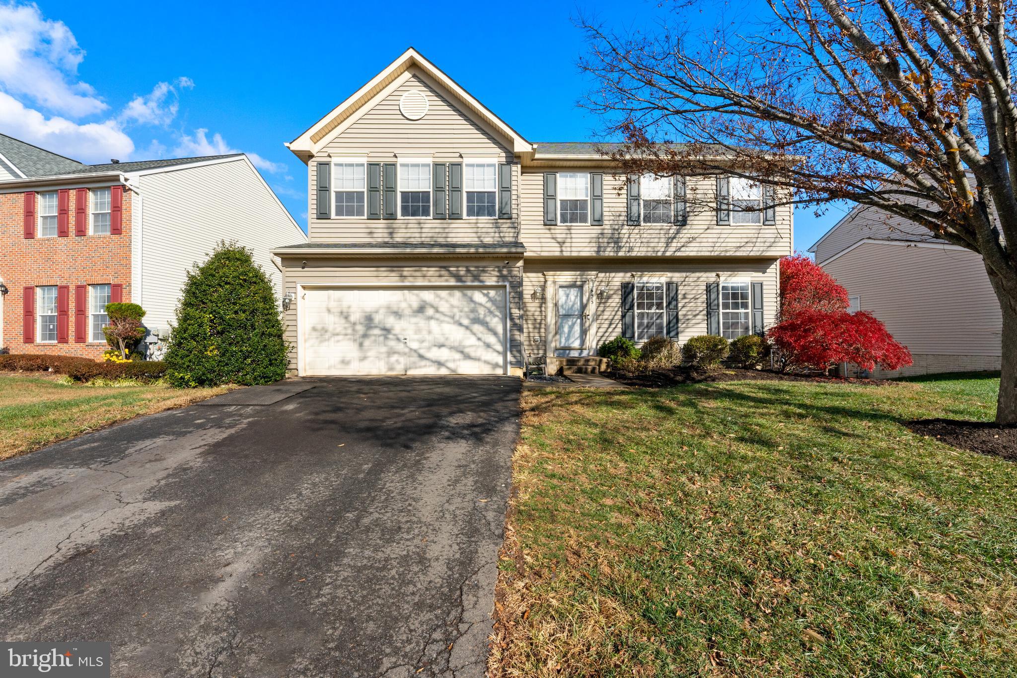 a view of front of house with a yard