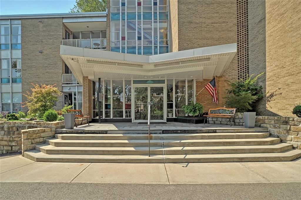 a view of a building entrance