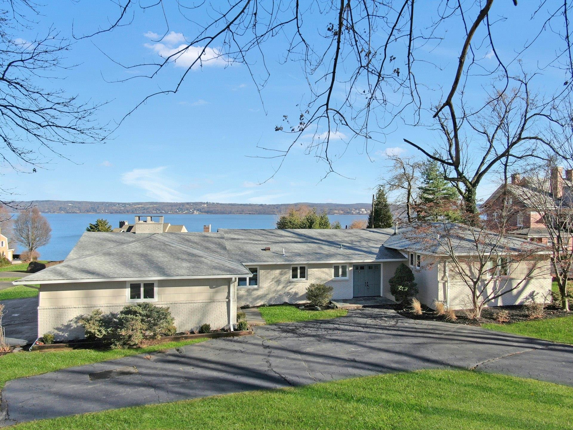 Single story home featuring Hudson River views