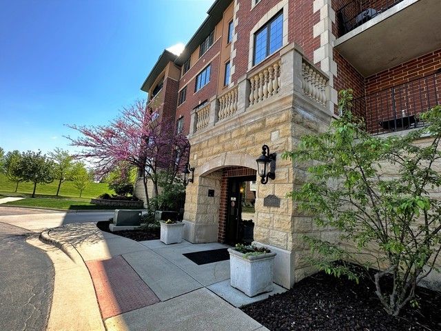 $390,000 | 15630 Park Station Boulevard, Unit 304 | Colette Highlands