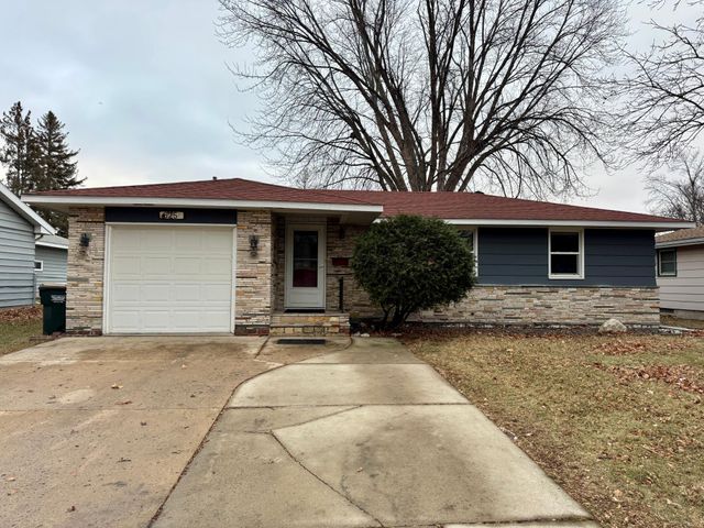 $200,000 | 625 Elm Street Northeast | Hutchinson