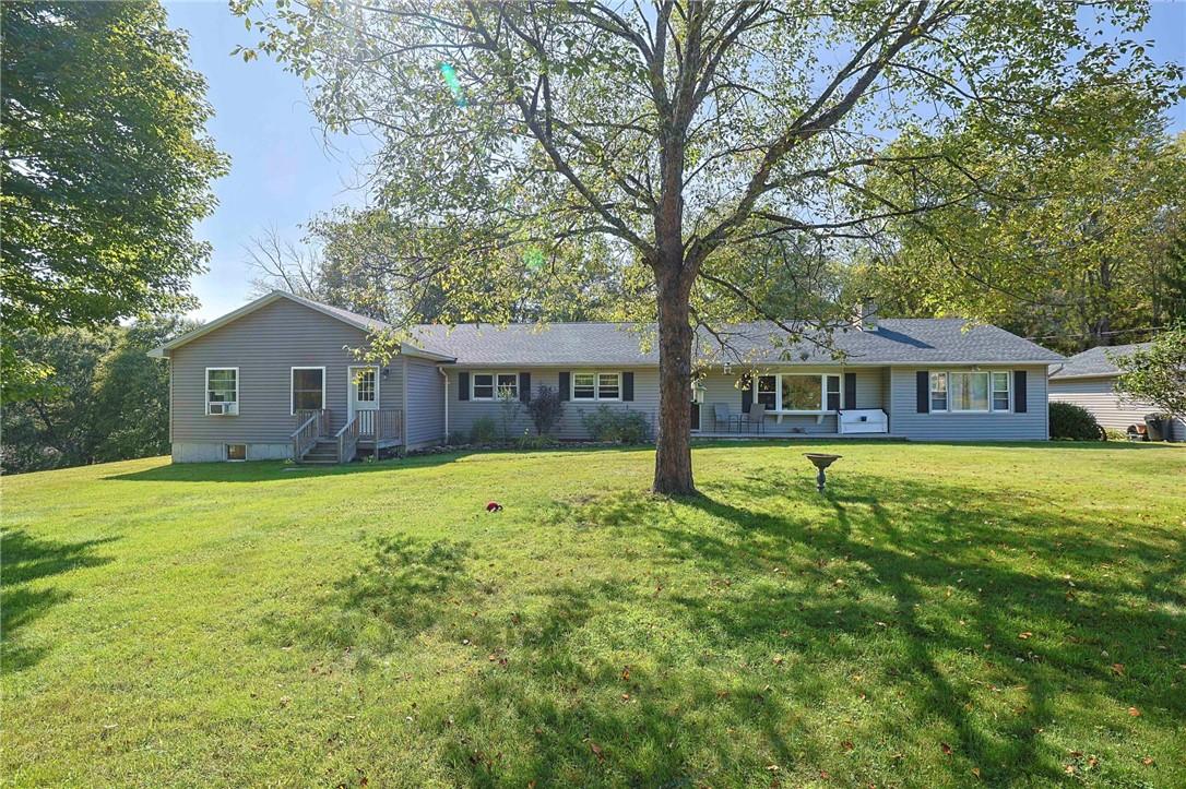 Ranch-style house featuring a front yard