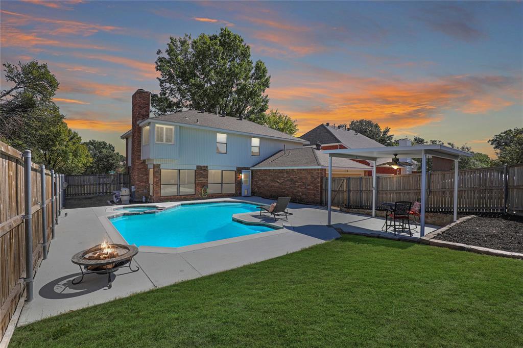 a view of a house with backyard and sitting area