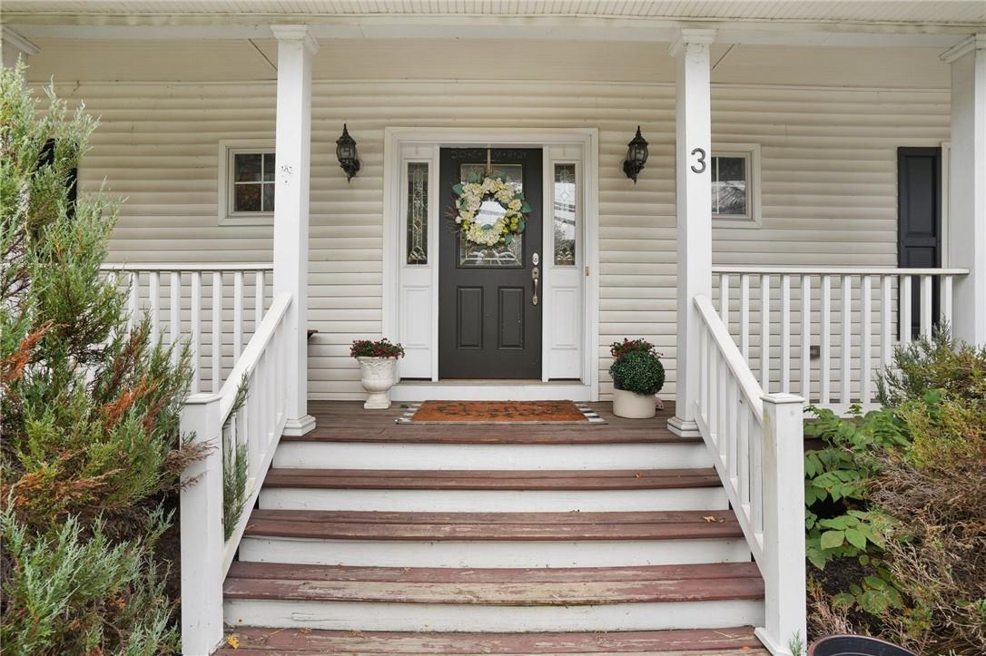 a view of the entrance of the house