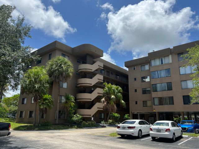 $190,000 | 8020 Hampton Boulevard, Unit 506 | The Hamptons of North Lauderdale