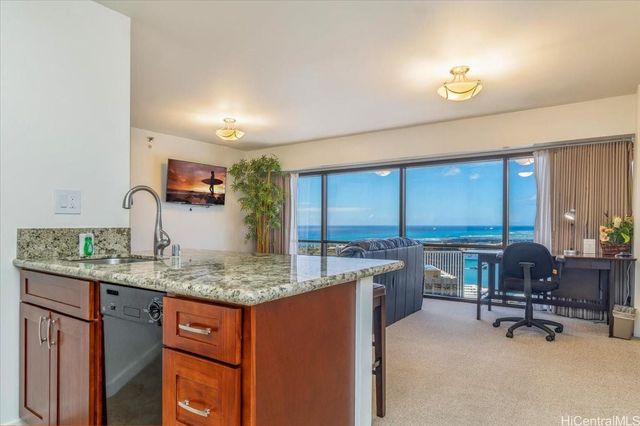 $628,000 | 1088 Bishop Street, Unit 3706 | Downtown Honolulu