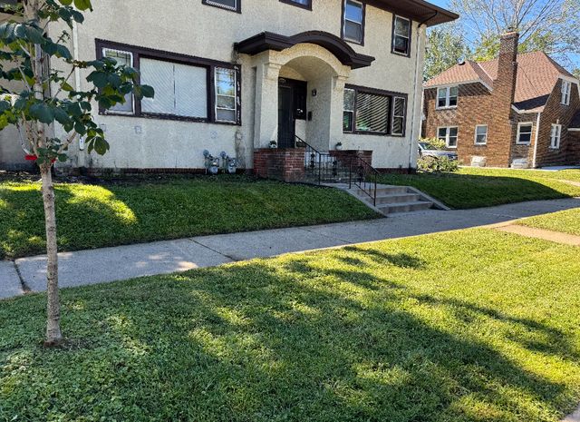 $1,900 | 1552 Portland Avenue | Snelling Hamline