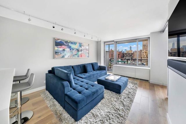 $1,395,000 | 270 West 17th Street, Unit 11F | Chelsea