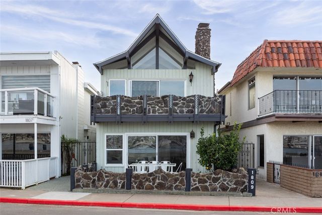 $4,625,000 | 1809 West Bay Avenue | Balboa Peninsula