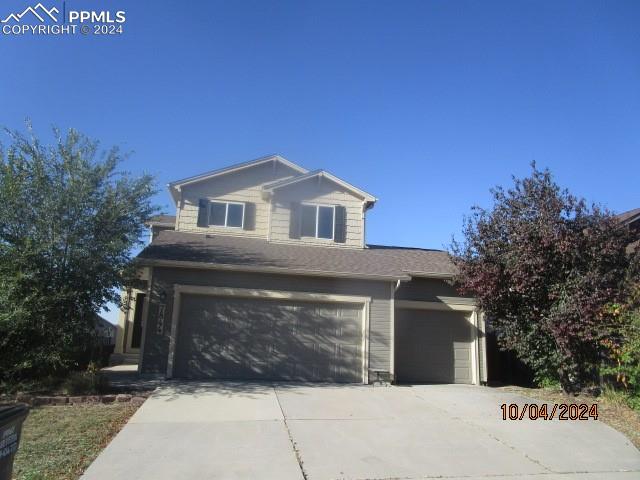 View of front property featuring a garage