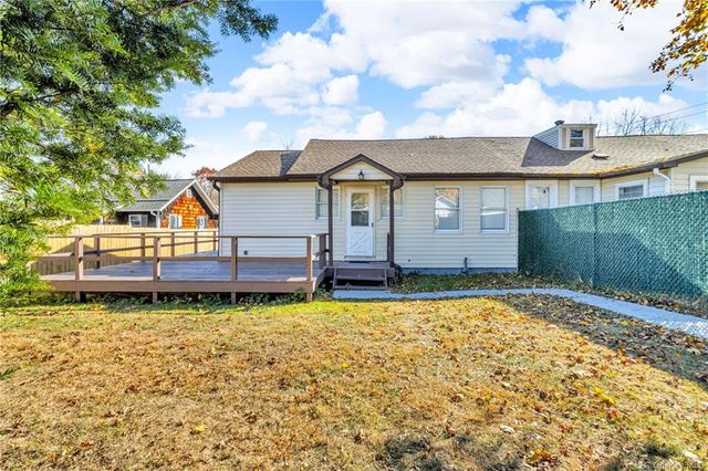 $2,500 | 332 Sylvan Lake Road | Sylvan Lake