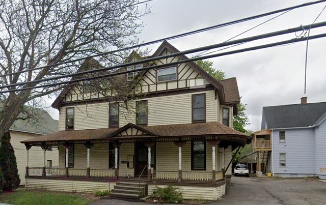 $600 | 61 Seminary Avenue, Unit 12 | Abel Bennett Historic District