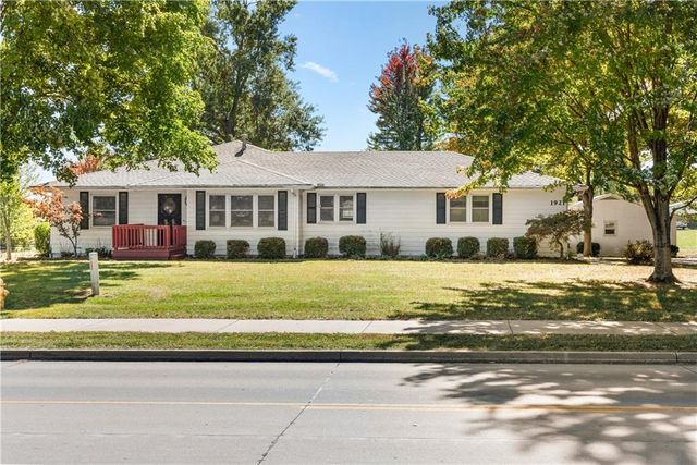 $429,000 | 1921 Northeast Scruggs Road | Lee's Summit