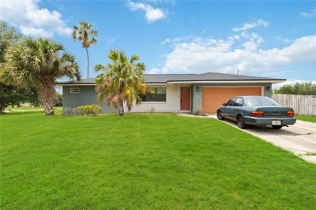 a view of a house with backyard