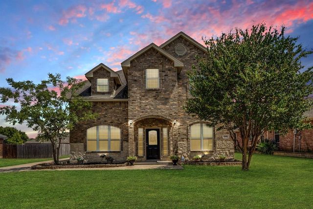 $447,800 | 208 Cobblestone Circle | Red Oak