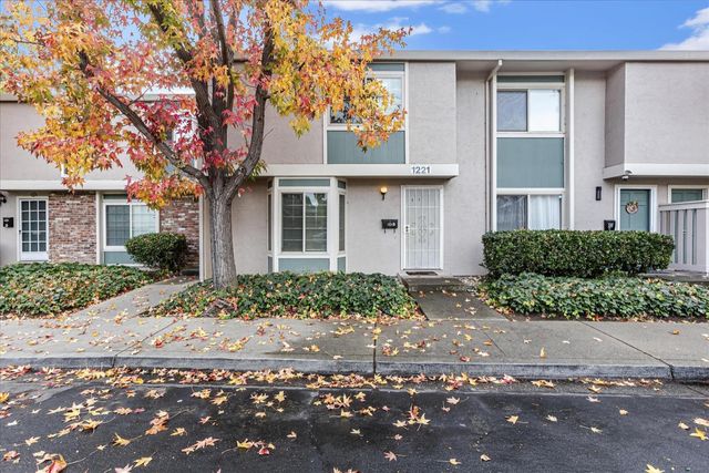 $525,000 | 1221 Pine Creek Way, Unit D | Four Corners-Ygnacio Valley